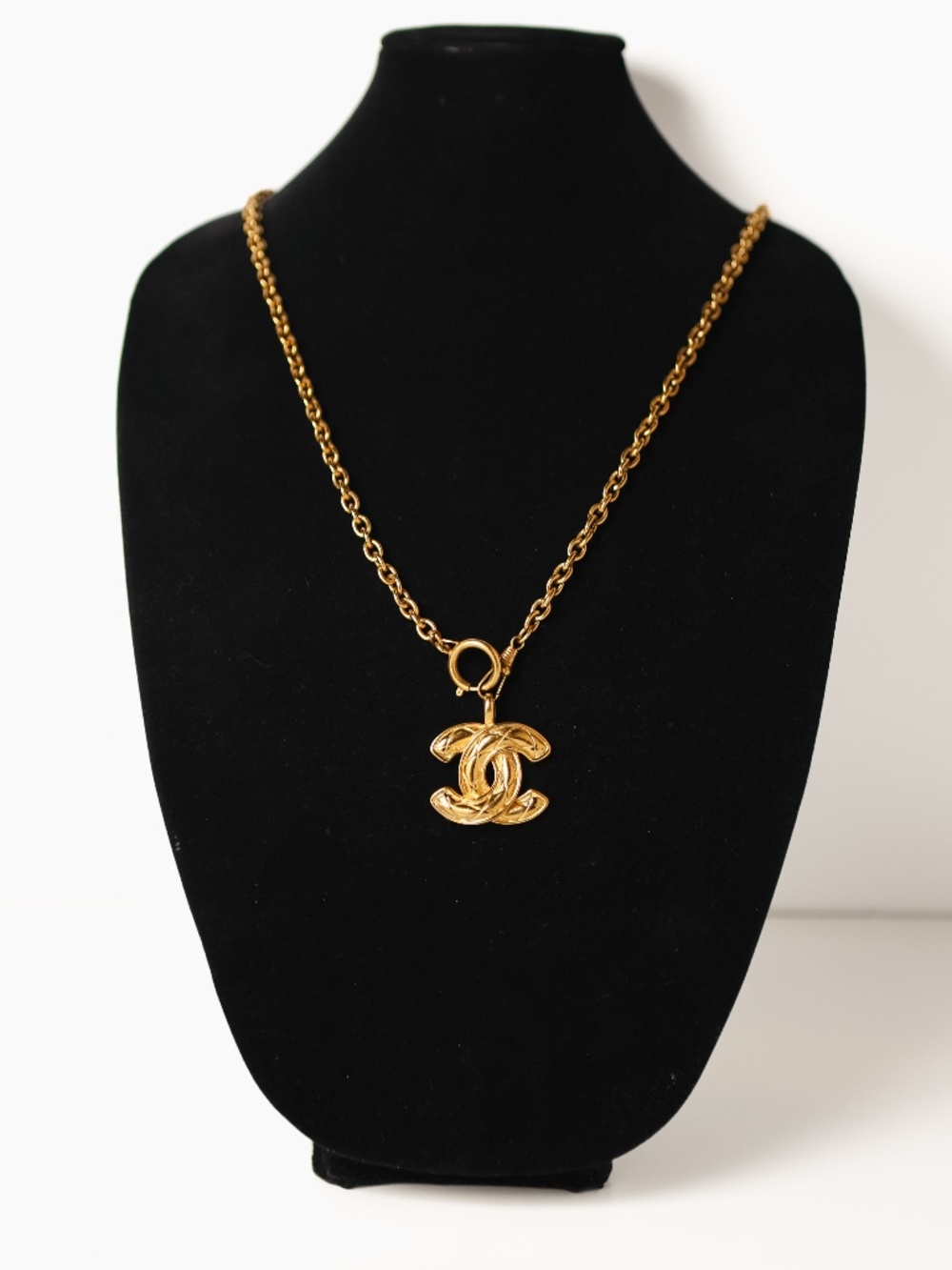 Authentic Vintage 1980s Chanel Gold Plated Quilted CC Logo Pendant Necklace